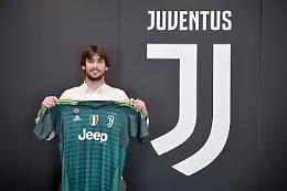 Juventus, il portiere di Latina Mattia Perin è positivo al Covid