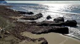 Storie di antichi vulcani, riaffiorano le tracce dal lungomare di Sabaudia