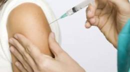 Finti vaccini per il green pass, medico nel mirino della Finanza