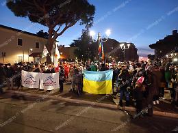 Aprilia scende in piazza, solidarietà al popolo ucraino