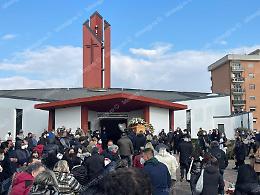 Incidente sulla Nettunense, una folla commossa per i funerali di Stefano Siviero