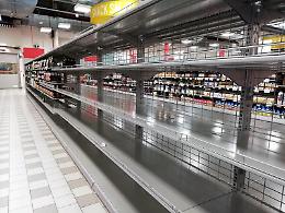 Rincari, la corsa sfrenata a benzinai e supermercati