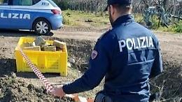 Trova un ordigno bellico mentre ara il campo