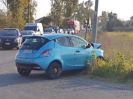 Latina, incidente stradale all'incrocio: ferita una bambina