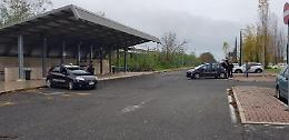Rubano parti di una Smart nel parcheggio della stazione, denunciati
