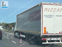 Pontina, tir fermo e tamponamento a catena: due chilometri di coda