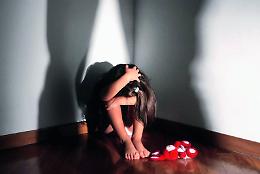 Abusi sulla nipote, nonno indagato per violenza sessuale
