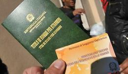 Braccianti, permessi di soggiorno con documenti falsi