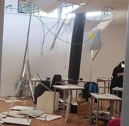 Cede il controsoffitto al Marconi, paura questa mattina nella scuola