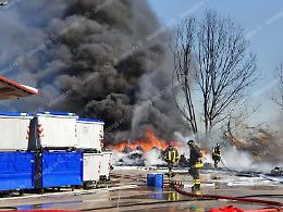 Primi sospetti sui raid incendiari all'azienda di cassonetti