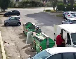 Abbandono di rifiuti, 104 multe in 4 mesi con le fototrappole
