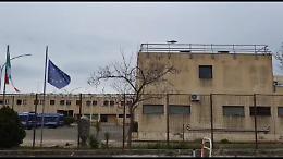 Tenta di far entrare la droga in carcere per il figlio, nascosta nell’involtino