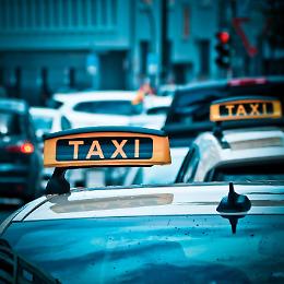Auto in panne a Roma, Per tornare a casa spende 200 euro di taxi