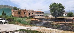 Incendio mette in pericolo la parrocchia, intervento tempestivo