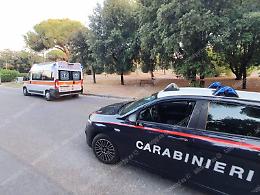 Trovato morto sulla panchina, giallo nel parco