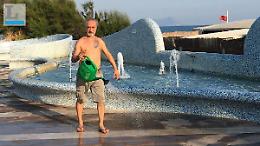 La fontana del Lungomare torna pulita grazie ad un commerciante