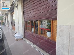 Furto nel bar nella notte: i ladri in fuga con un misero bottino