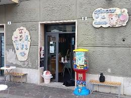 Rapinatore solitario in gelateria: il blitz in pieno centro