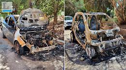 Auto in fiamme in via Copenaghen, caccia al movente dell'attentato
