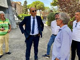 Stefanelli in visita nelle scuole: “Al lavoro per risolvere la carenza di aule”
