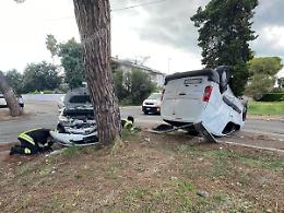 Ennesimo incidente all'incrocio, carambola tra due mezzi
