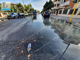 Lavori per la perdita in via Bixio, si allaga l'incrocio in Corso della Repubblica