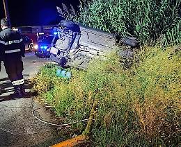 Incidente al semaforo, giovane positivo all'alcol test