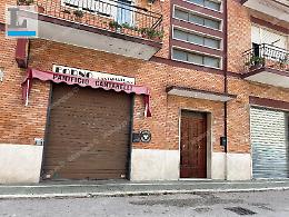 Bombe carta contro il forno, un panettiere perde due dita