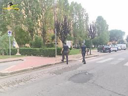 Due finanzieri fuori servizio sventano un furto in corso Giovanni XXIII