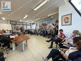 Sassi contro le auto, è emergenza: comitati contro le baby gang