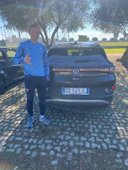 I calciatori della Lazio viaggiano in suv da Aprilia a Formello