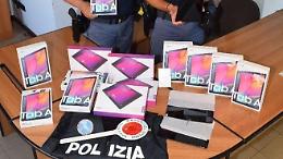 Tablet rubati in una scuola recuperati dalla polizia: due denunciati