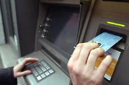 Bancomat, gli sportelli  in “fuga” dai territori. A breve i prelievi nei negozi