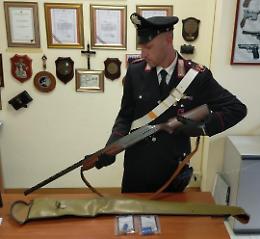 Si spara ad un piede con il fucile rubato e poi finge l'attentato. Denunciato