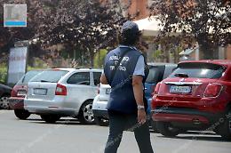 Ispettori nella sede degli ausiliari del traffico dopo l'esposto