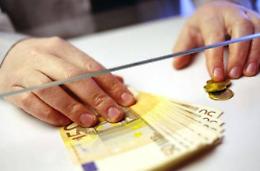Bonifici facili sui conti Il raggiro del promoter fa quattro vittime