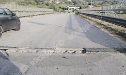 Segni di cedimento sul ponte della Fornace