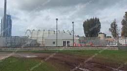 Arena Prampolini, sul campo da basket allestito un dormitorio