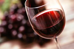 Tenta la truffa per avere il vino pregiato: assolto