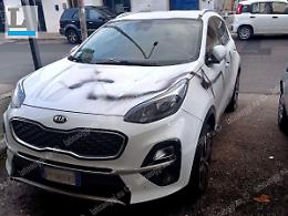 Raid vandalico, non solo muri: imbrattate anche delle auto