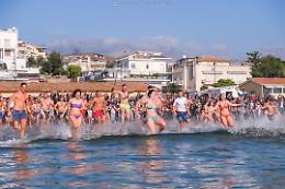 Bagno di Capodanno per salutare il 2023: la tradizione si ripete a Gaeta