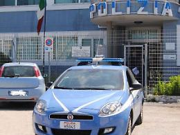 Morsi e coltellate alla guardia giurata dopo il furto al discount, arrestate
