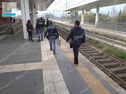 Tragedia alla stazione di Latina, un uomo si toglie la vita