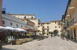 Furto di gioielli in pieno centro, indagini in corso