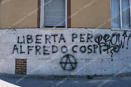 Anarchici in azione in via Tito Speri: scritte per Alfredo Cospito