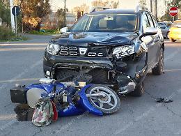 Scooter travolto da un'auto a Borgo Piave, grave un uomo