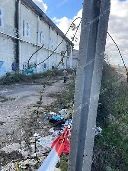 Incendio alla Freddindustria, il sindaco: "Lavate accuratamente frutta e verdura"