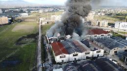 Incendio all'ex Dogana, adesso c'è il pericolo crollo
