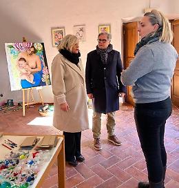 Deprecabile atto vandalico a Cisterna, imbrattata un'opera di Maria Pia Biagini