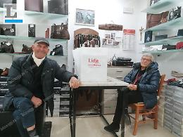 Chiude lo storico negozio in centro: «I tempi sono cambiati»